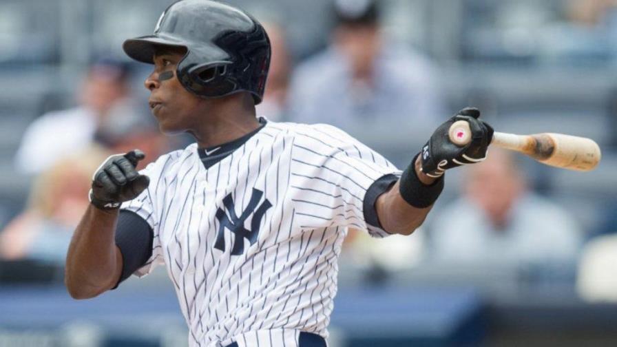 Alfonso Soriano entre los reyes dando jonrón abriendo juego