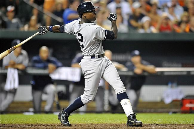 Alfonso Soriano entre los reyes dando jonrón abriendo juego