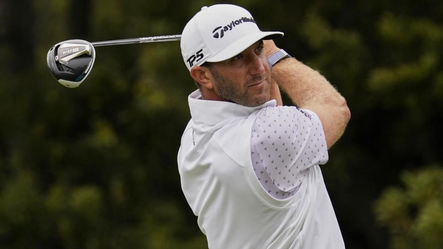 Johnson se desprende del pelotón y lidera el Campeonato PGA