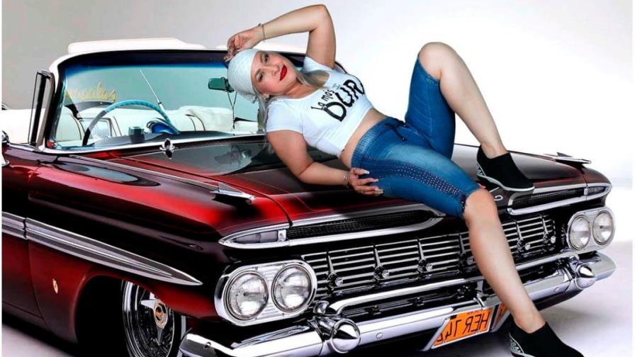 Jacqueline, la rubia de La Artillería está de regreso