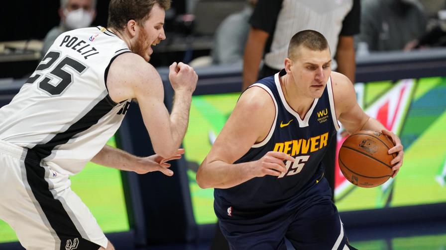 Jokic aporta triple doble a triunfo de Nuggets sobre Spurs