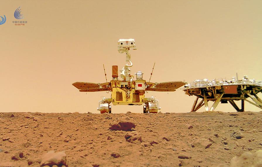Fotos muestran explorador chino en la superficie de Marte