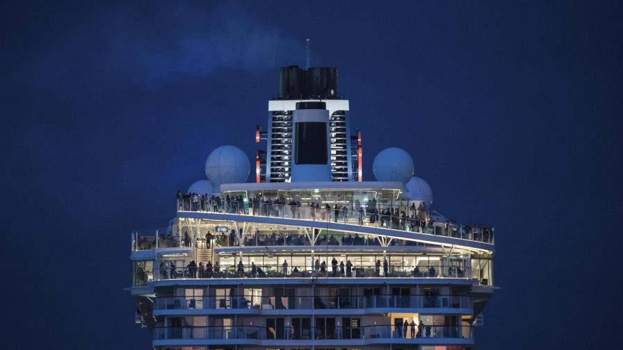 Crucero alemán zarpa para viaje corto durante pandemia