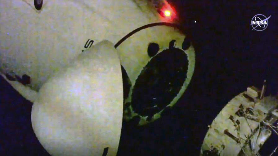 Cápsula de SpaceX parte con 4 astronautas hacia la Tierra