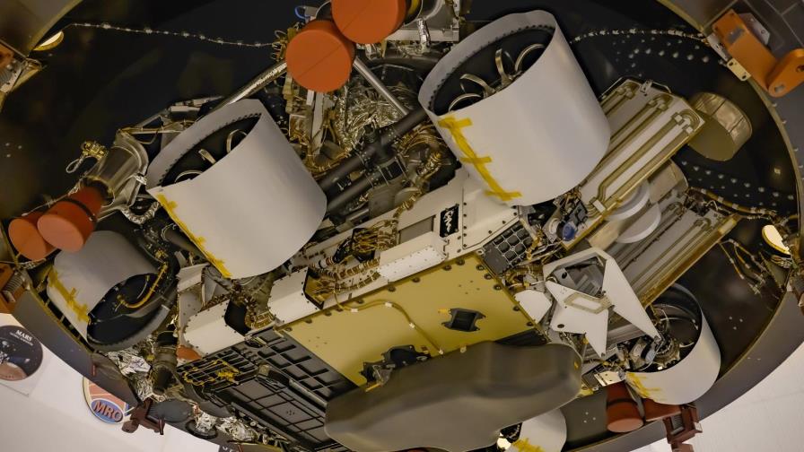 NASA rinde tributo a médicos en su próxima sonda a Marte