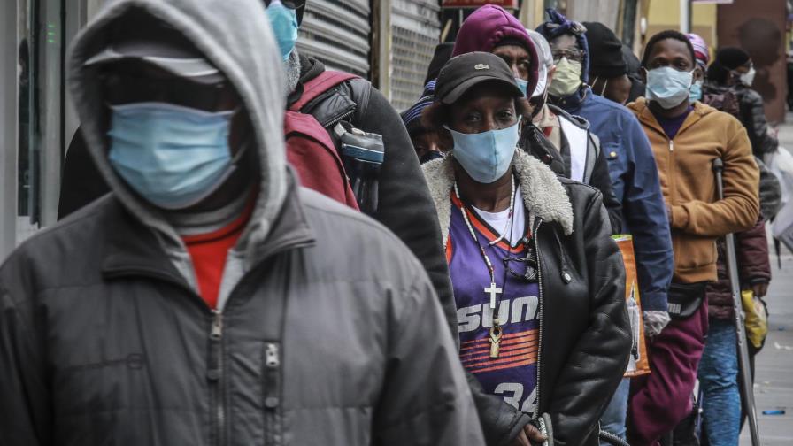 Sondeo: personas no blancas sufren más la carga de pandemia