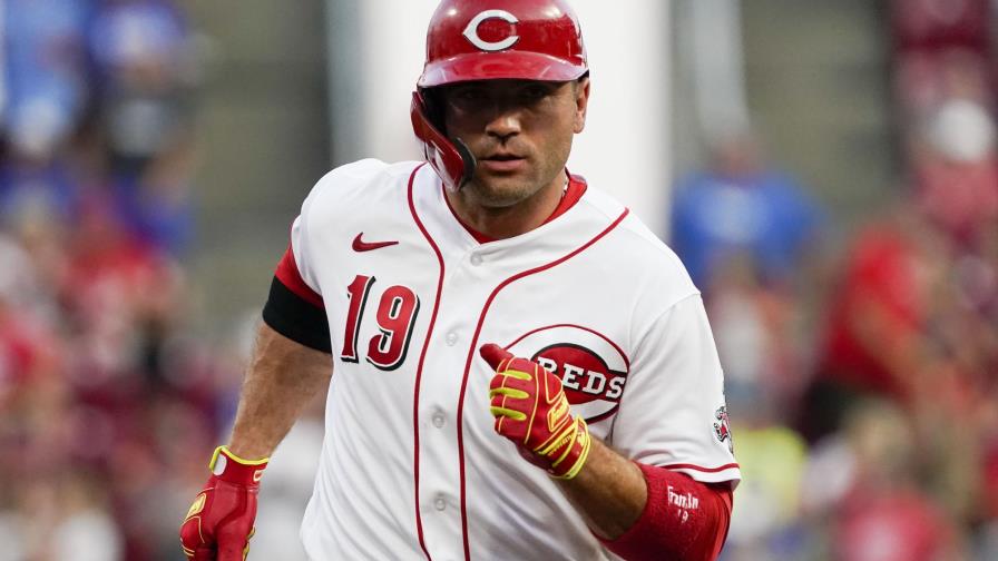 Suárez y Votto ayudan con jonrones; Rojos vencen a Piratas