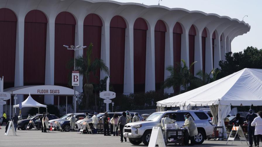 Escasez de vacunas acosa a California