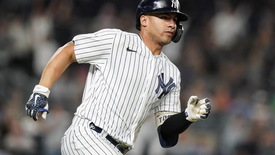 Yanquis remontan, barren a Rangers y van ahora al Fenway