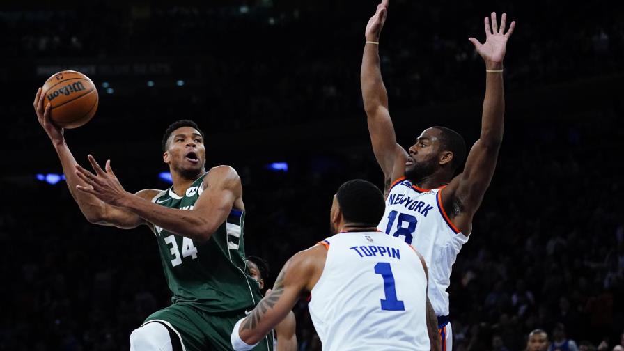 Connaughton ayuda a que Bucks se recuperen y venzan a Knicks Connaughton ayuda a que Bucks se recuperen y venzan a Knicks