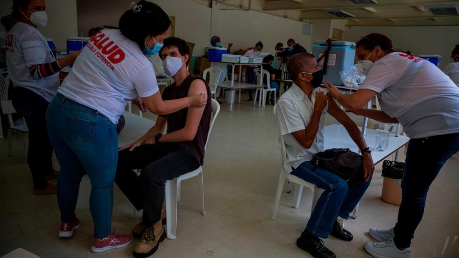Venezuela recibirá vacunas de Covax en las próximas semanas, según la OPS