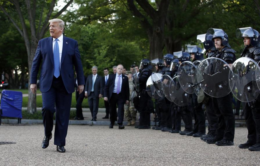Trump amenaza con emplazar a fuerzas armadas por disturbios