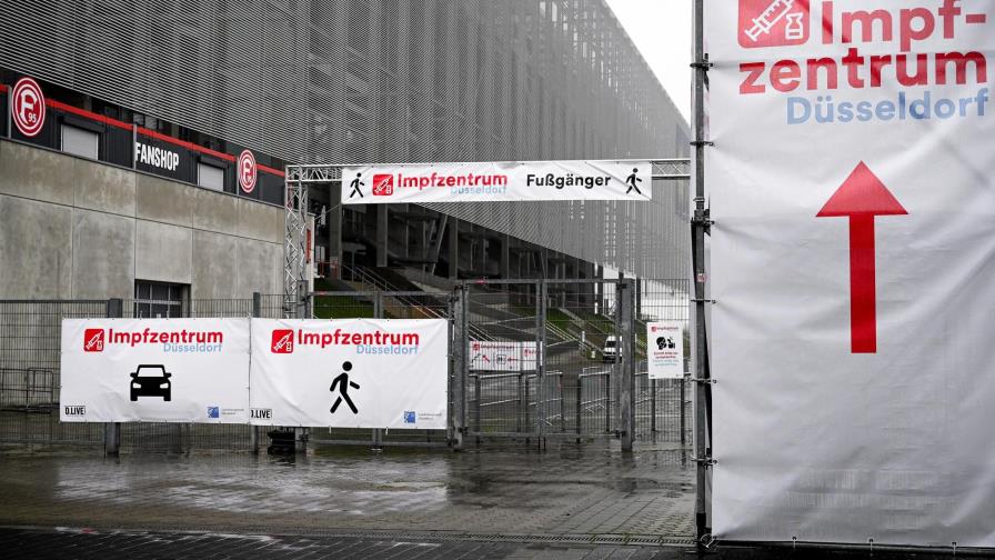 Empeora disputa de Europa con AstraZeneca y variante sudafricana se expande