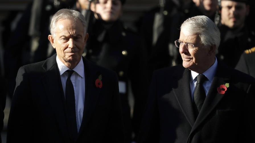 Exlíderes británicos critican el plan de Brexit de Johnson