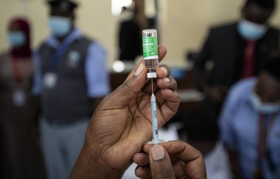 Kenia suspende importación de vacunas anti-COVID