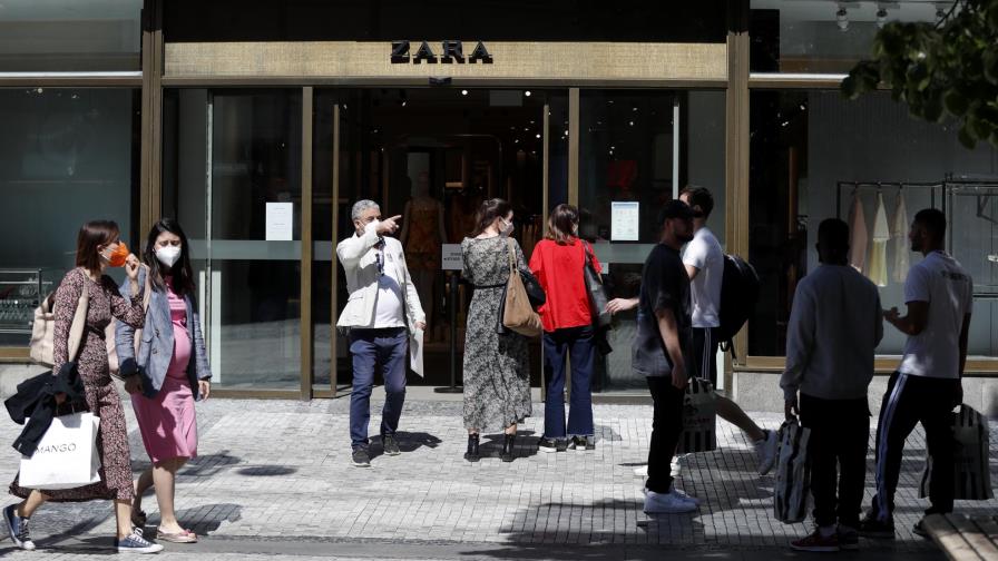 Checos encienden casi 30.000 velas para víctimas de pandemia