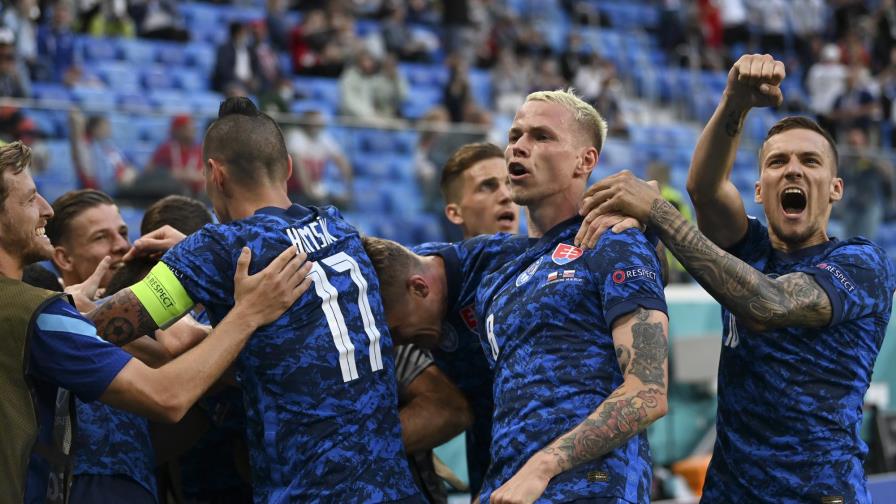 Skriniar y Eslovaquia anestesian a Polonia