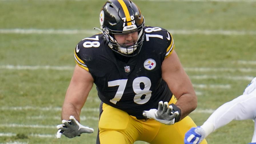 Ravens firman al tackle Alejandro Villanueva