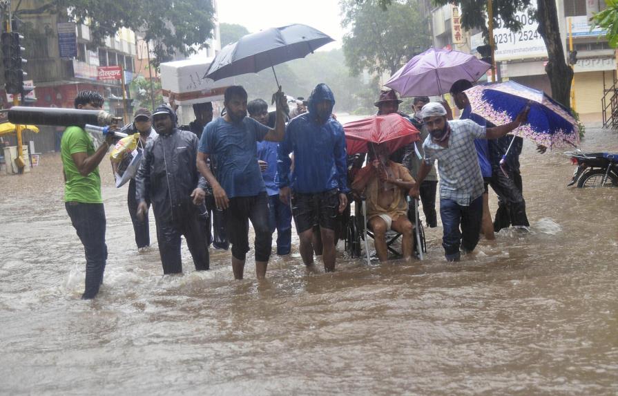 Deslaves e inundaciones dejan más de 100 muertos en India