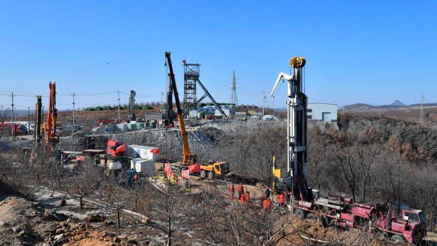 Confirman la muerte de 10 de los 22 mineros atrapados en una mina en China