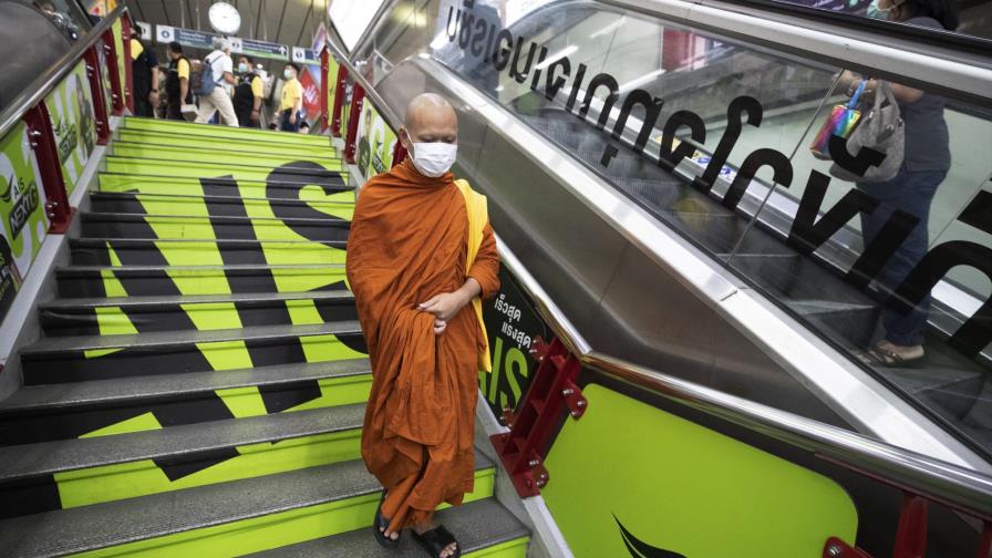 Tailandia prohíbe entrada de crucero por temor a coronavirus