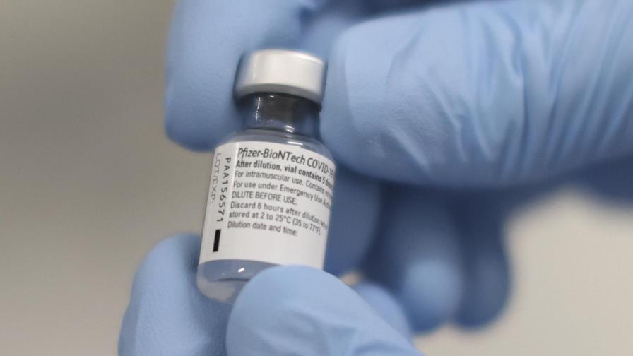 Último escollo para vacuna contra COVID-19 Pfizer en EEUU