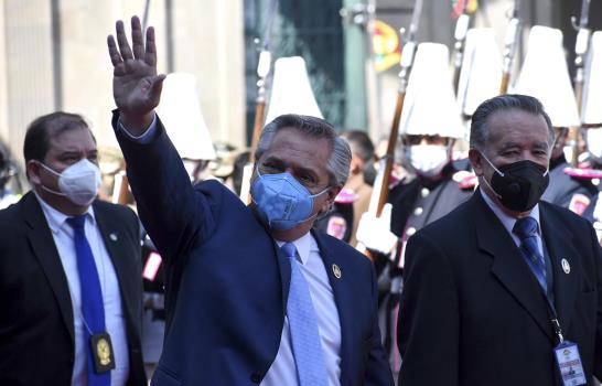 Luis Arce asume presidencia en Bolivia con mensaje duro