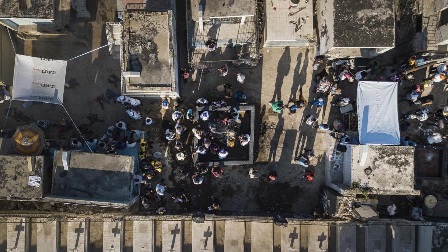 Cientos honran a muertos en festival vudú en Haití