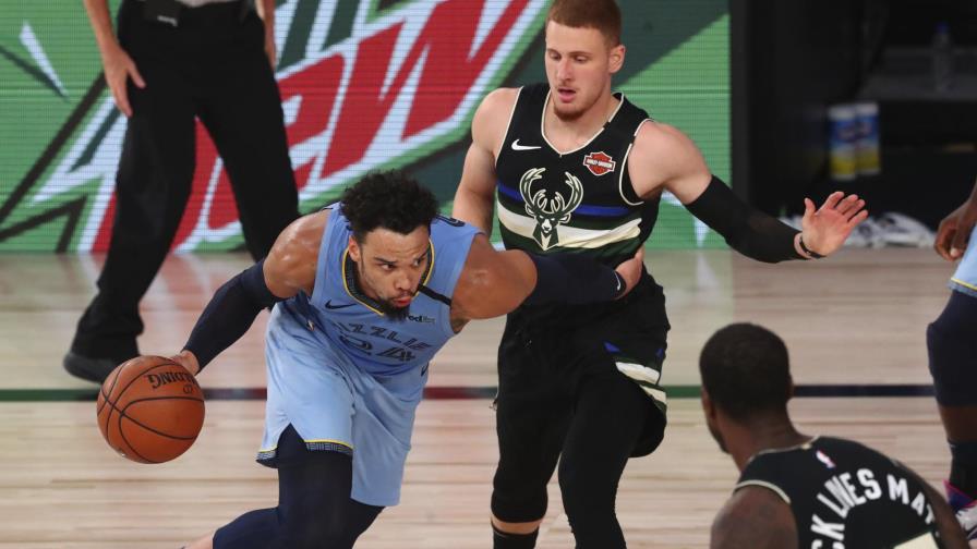 Grizzlies doblegan a Bucks y avanzan a serie clasificatoria