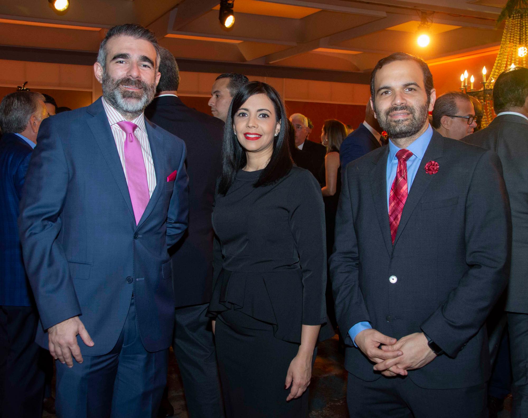 Juan José Attías, Gisel Frías y José Antonio Attías. 