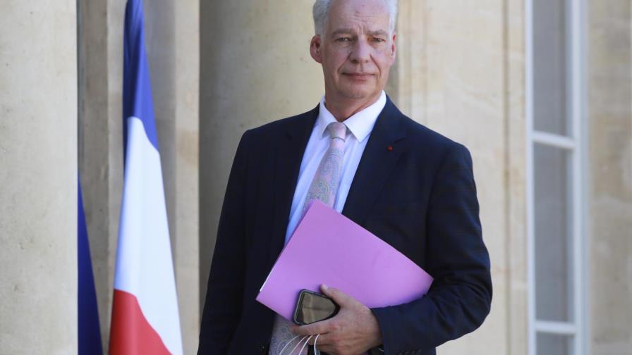 Dimite viceministro en Francia por declaración incompleta