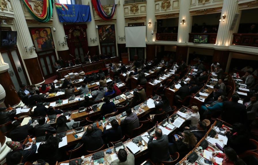 Parlamento boliviano aprueba una comisión por polémica compra en España