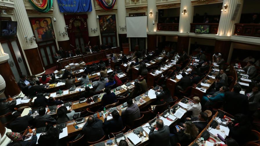 Parlamento boliviano aprueba una comisión por polémica compra en España Parlamento boliviano aprueba una comisión por polémica compra en España