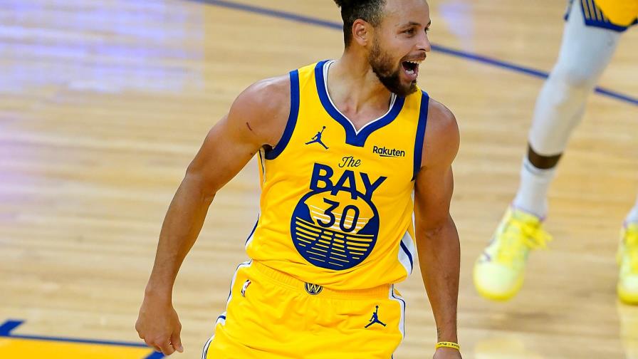 Curry rompe marca con 62 puntos; Warriors vencen a Blazers