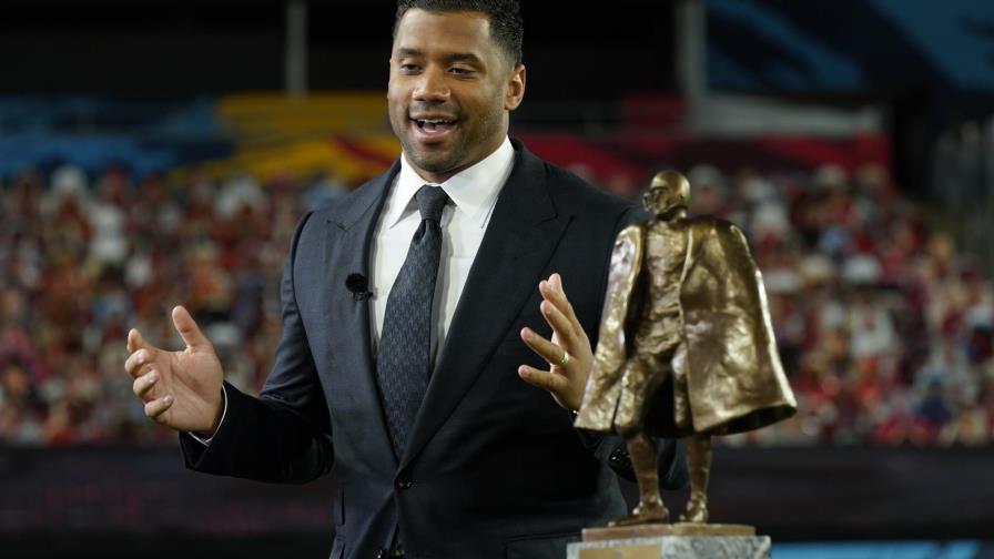 Wilson agradece premio, pero se enfoca en Seahawks