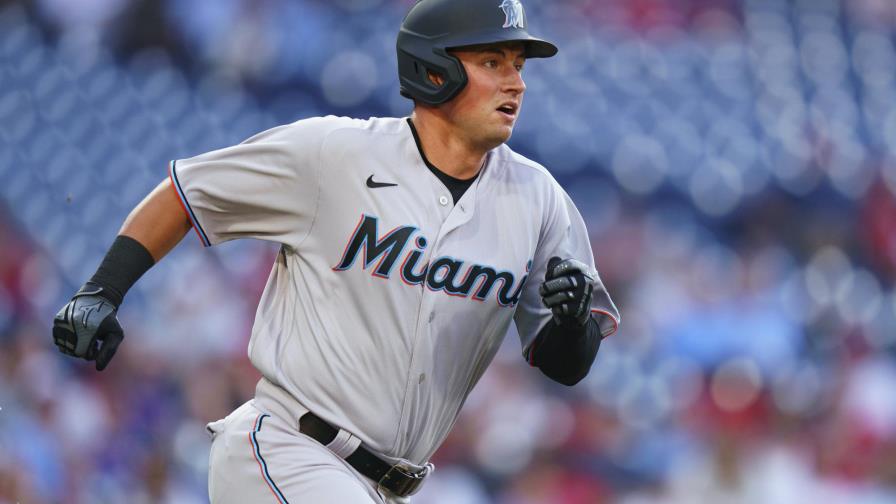 Panik firma un debut estelar con Marlins, ganan 11-6 a Filis