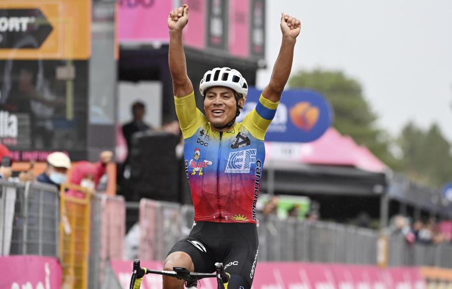 Ecuatoriano Caicedo triunfa en ascenso al Etna del Giro