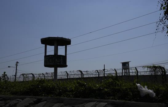 Estado de emergencia en Ecuador por violencia en 2 cárceles