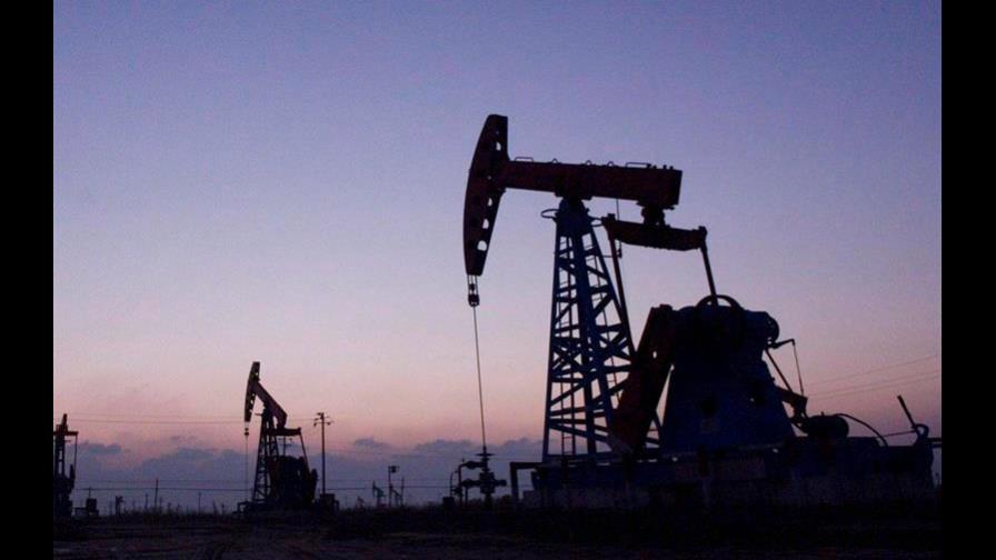 El petróleo de Texas baja 3,4 % y cierra en 68,15 dólares el barril