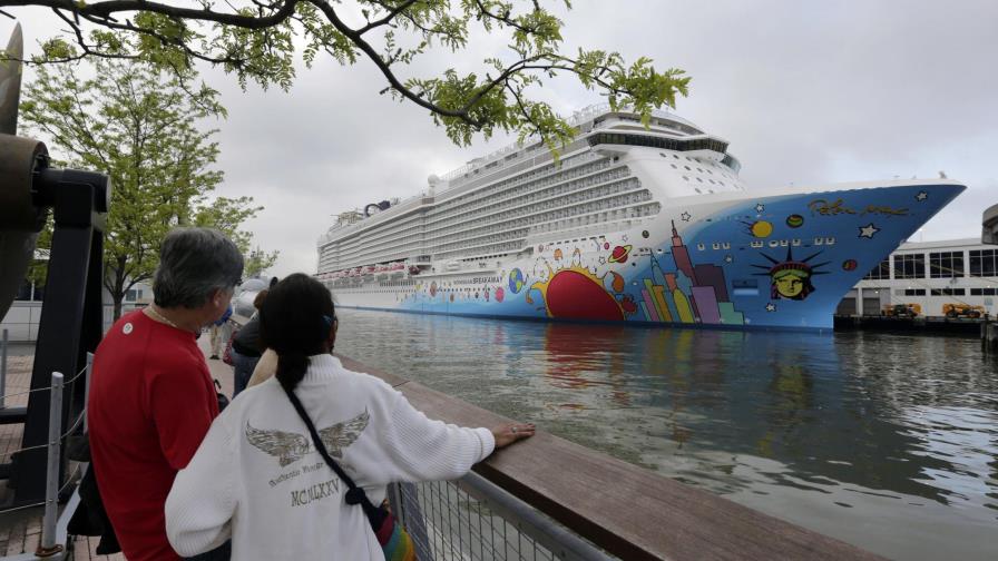 Crucero con 10 casos de COVID-19 llega a Nueva Orleans Crucero con 10 casos de COVID-19 llega a Nueva Orleans