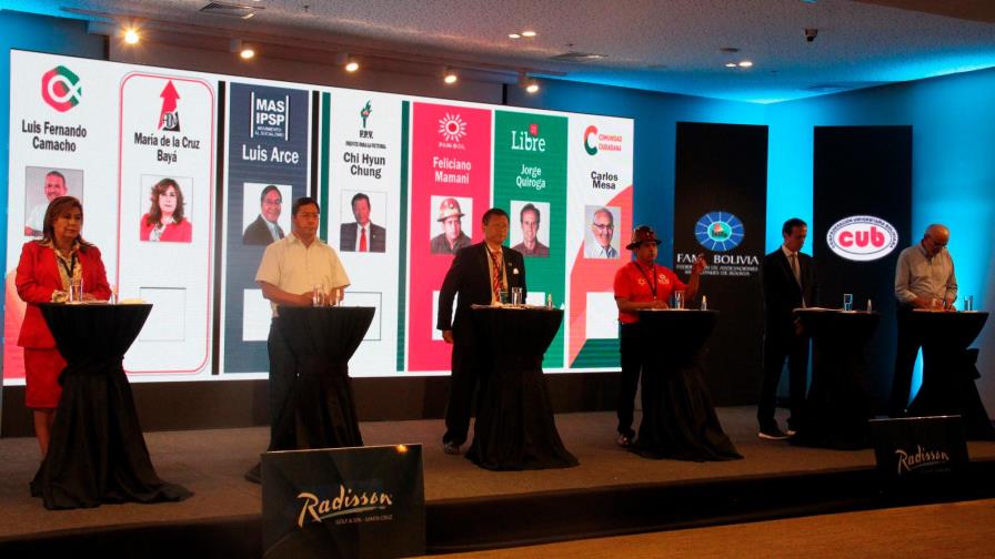 Debate electoral reúne por primera vez en 18 años a todos los candidatos en Bolivia