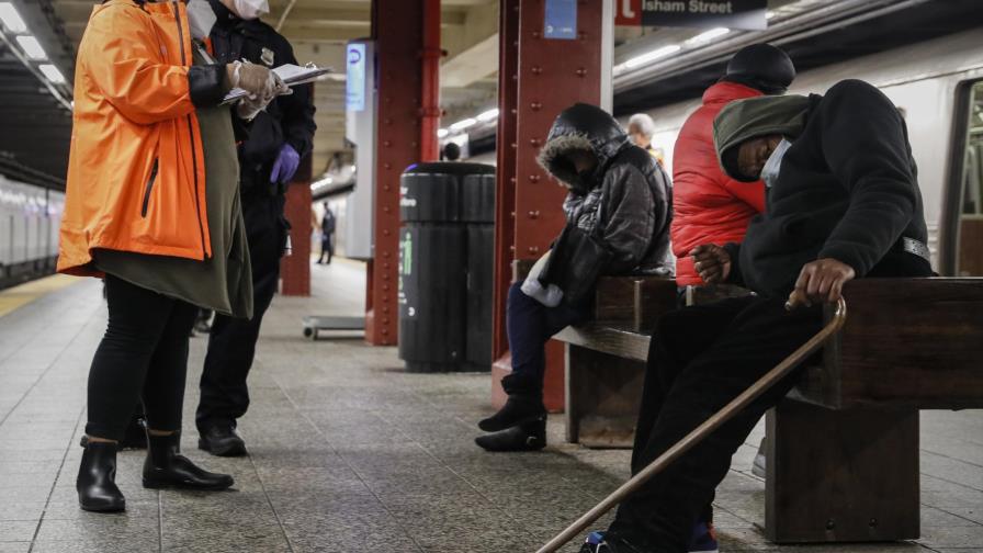 NY: Habilitan buses para que duerman indigentes
