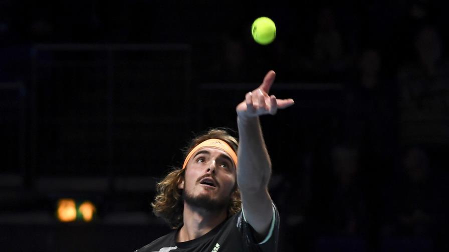 Tsitsipas al fin vence a Medvedev, en Finales de la ATP Tsitsipas al fin vence a Medvedev, en Finales de la ATP