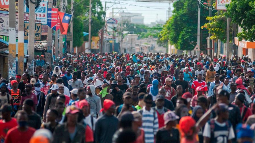 Miles de haitianos volvieron a las calles a exigir la renuncia del presidente Moise Miles de haitianos volvieron a las calles a exigir la renuncia del presidente Moise