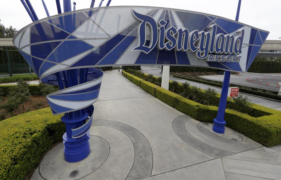 Disney posterga apertura de parques temáticos en California