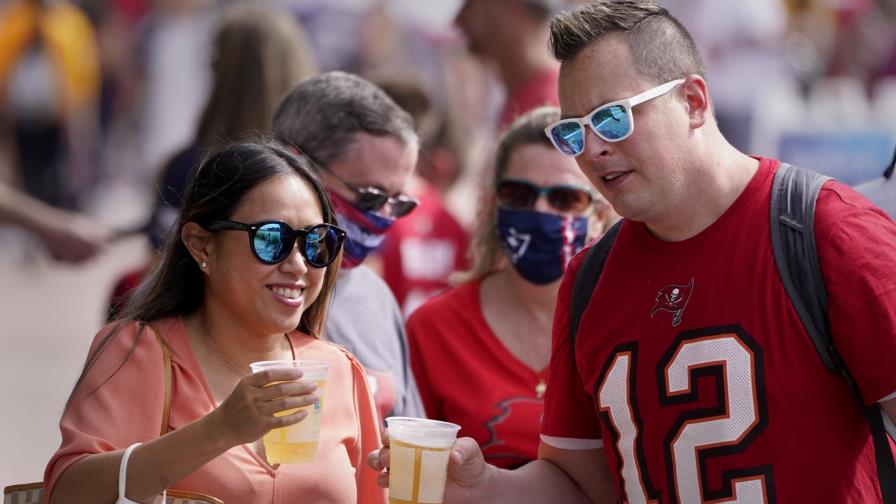 Autoridades suplican no hacer reuniones para ver Super Bowl