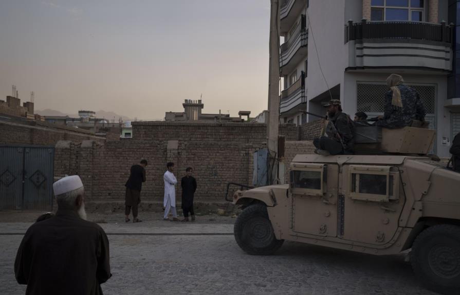 EEUU anuncia reunión presencial con talibanes tras mortífero atentado en Afganistán