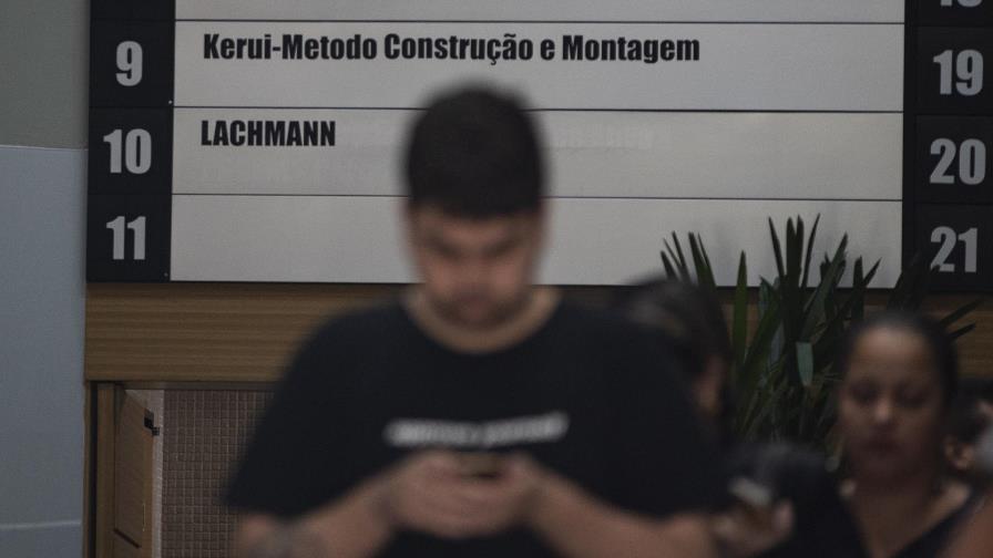 Aparecen manchas de petróleo en parque marino brasileño Aparecen manchas de petróleo en parque marino brasileño