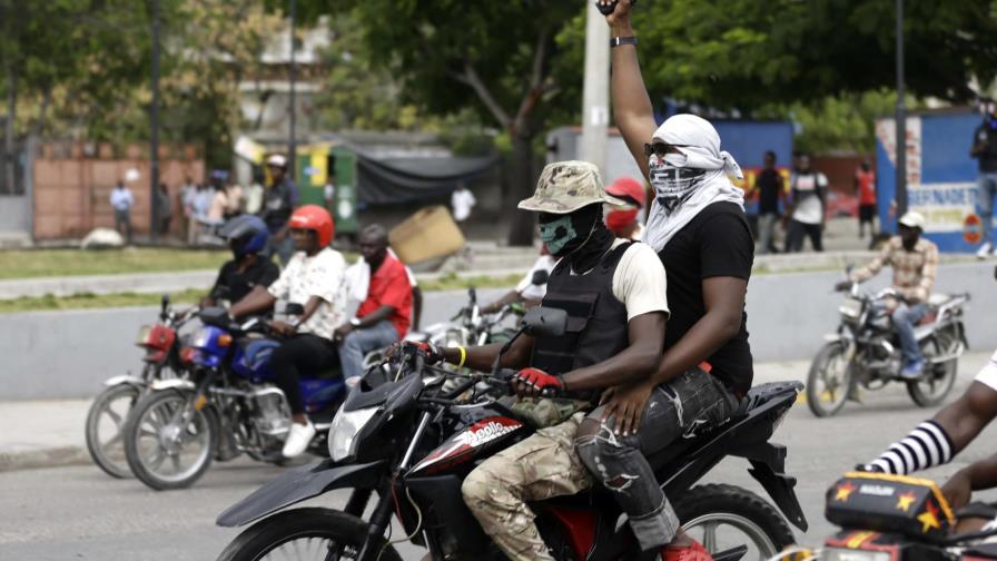 Al menos dos muertos en enfrentamiento entre policías y civiles en Haití