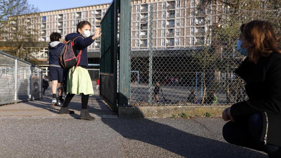 Saturación altera regreso a la enseñanza online en Francia